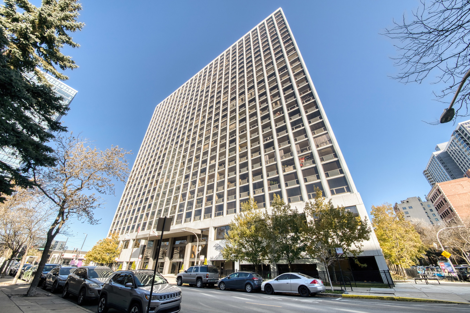 4343 N Clarendon Avenue Unit: 1016