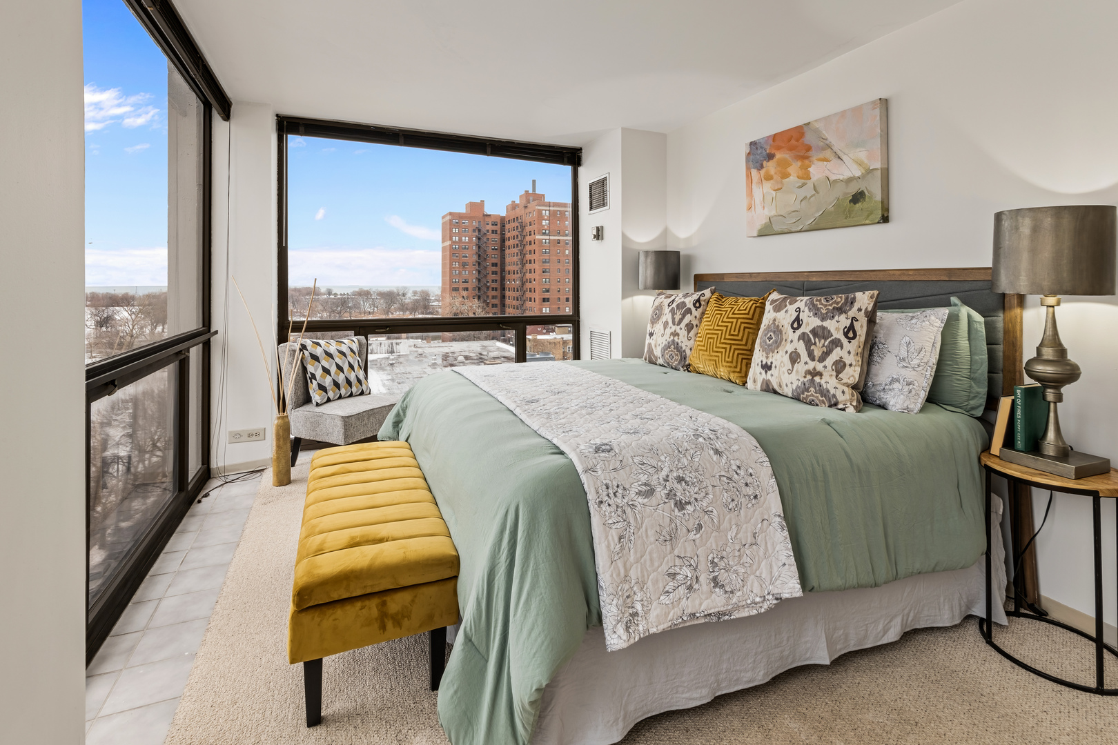 4343 N Clarendon Avenue Unit: 1016