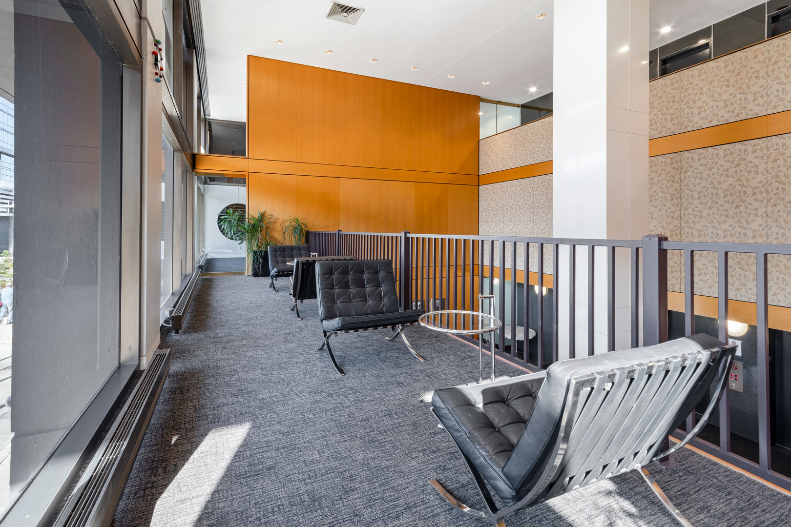 4343 N Clarendon Avenue Unit: 1016