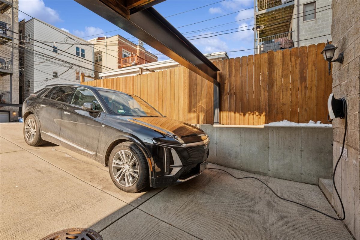 3746 N Fremont Street Unit: 1