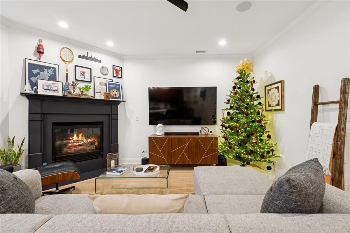 3746 N Fremont Street Unit: 1