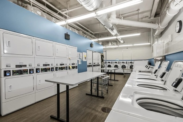 1360 N Sandburg Terrace Unit: 2809C