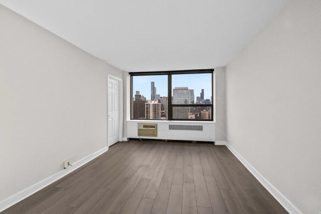 1360 N Sandburg Terrace Unit: 2809C