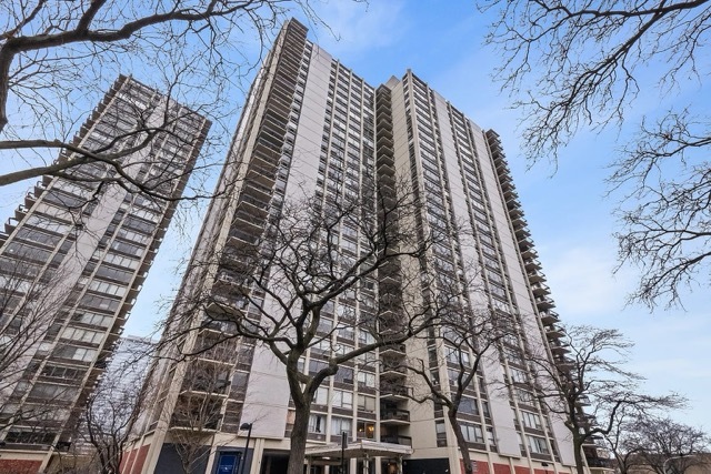 1360 N Sandburg Terrace Unit: 2809C