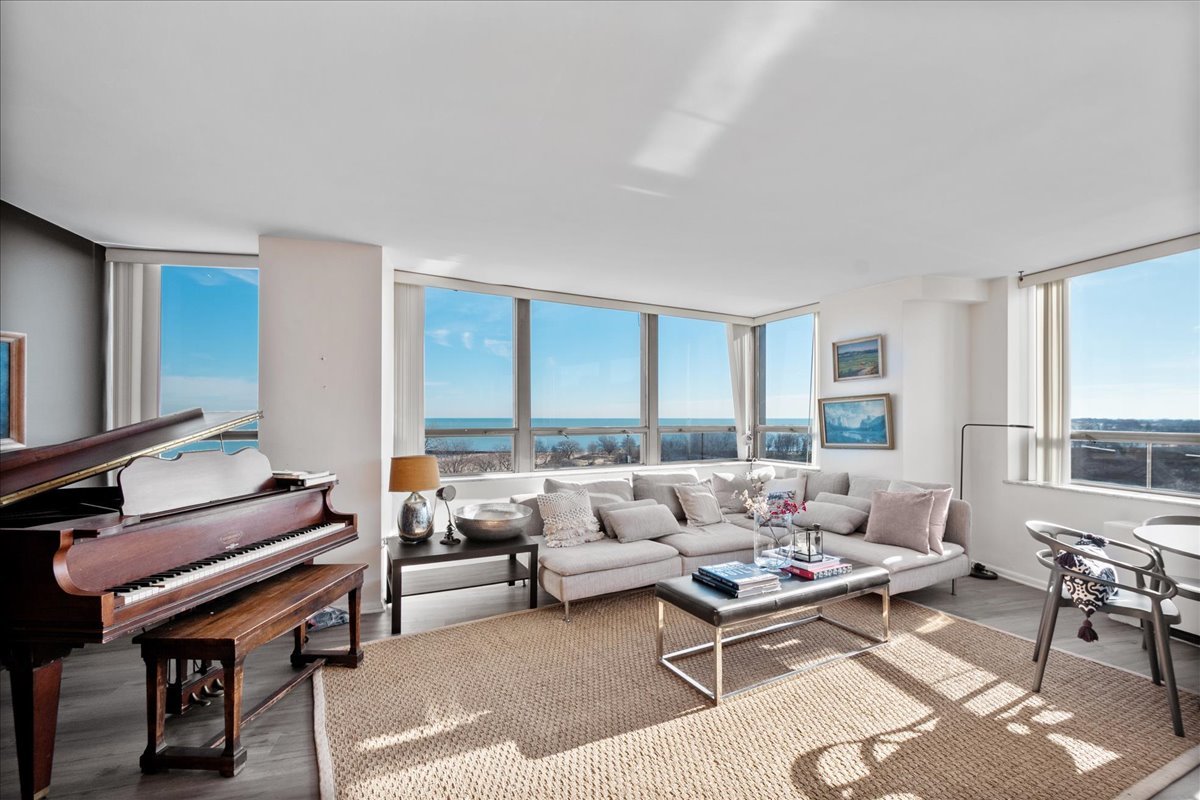 5701 N Sheridan Road Unit: 9U