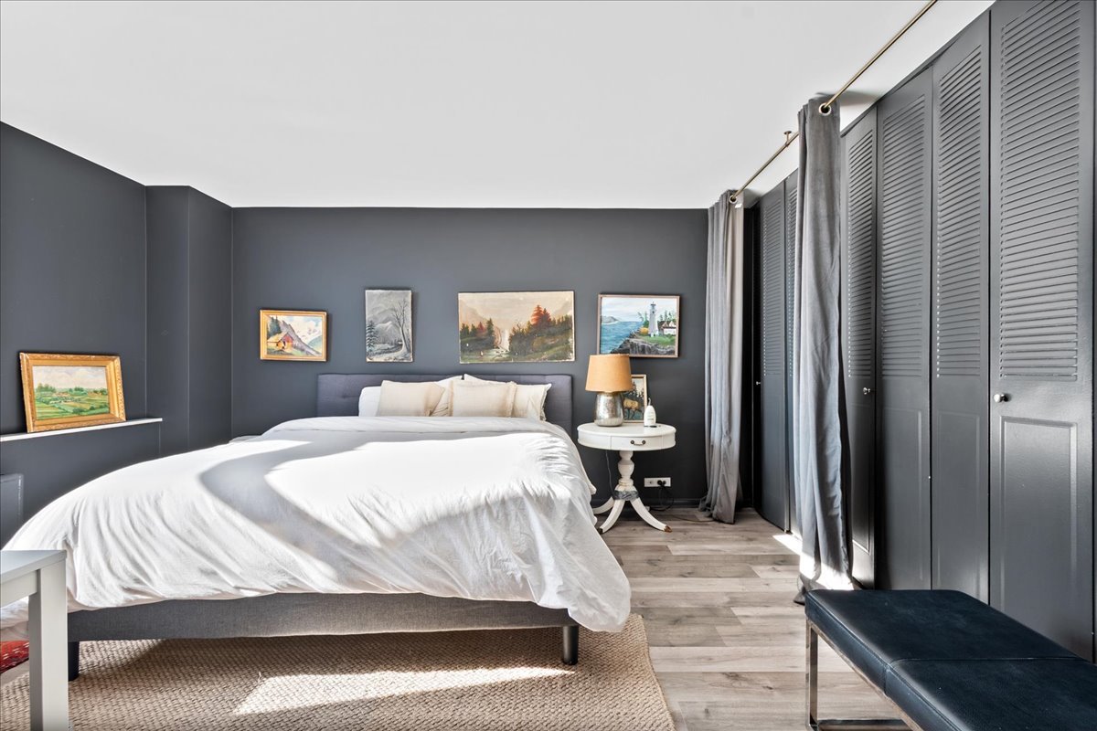 5701 N Sheridan Road Unit: 9U