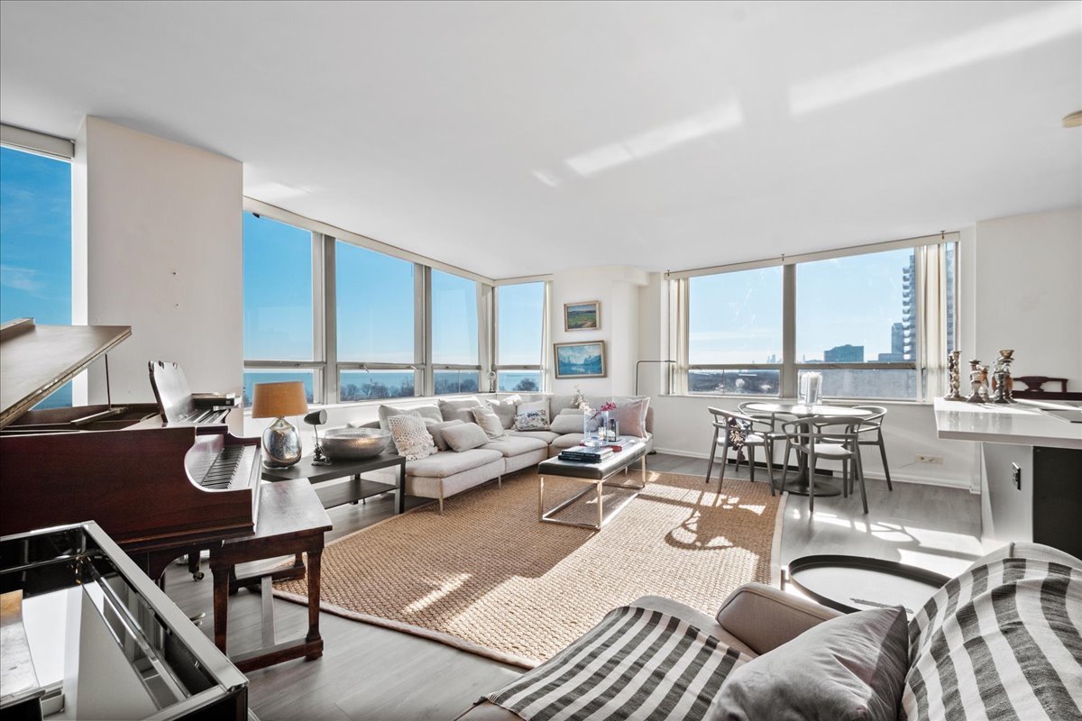 5701 N Sheridan Road Unit: 9U