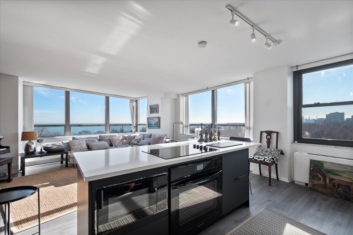 5701 N Sheridan Road Unit: 9U