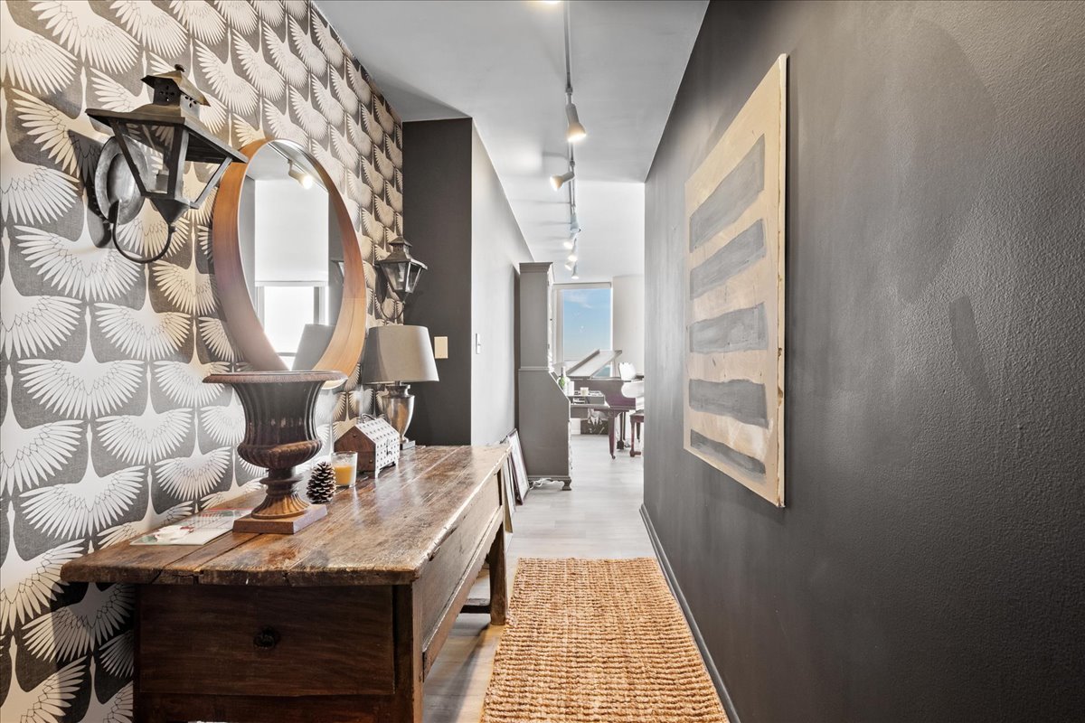 5701 N Sheridan Road Unit: 9U