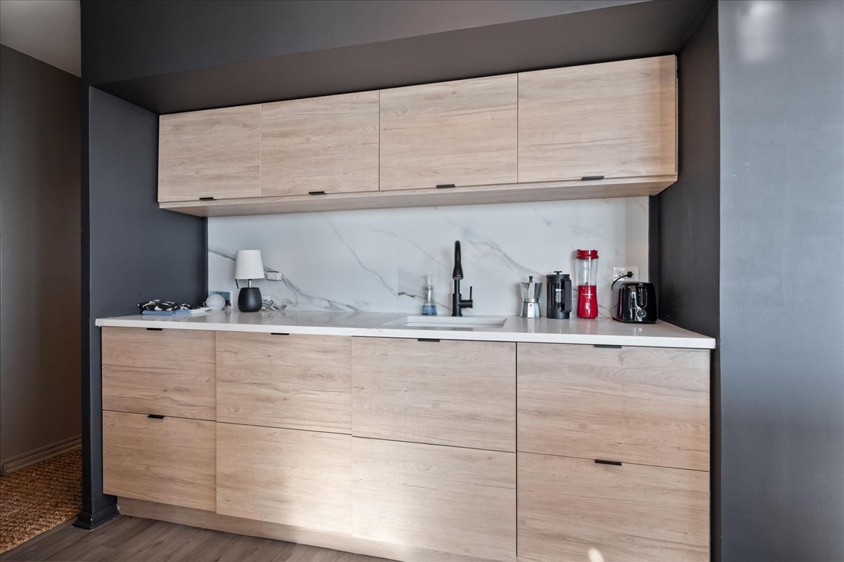 5701 N Sheridan Road Unit: 9U