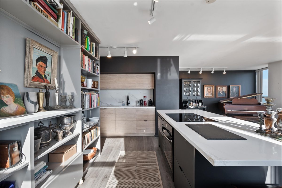 5701 N Sheridan Road Unit: 9U