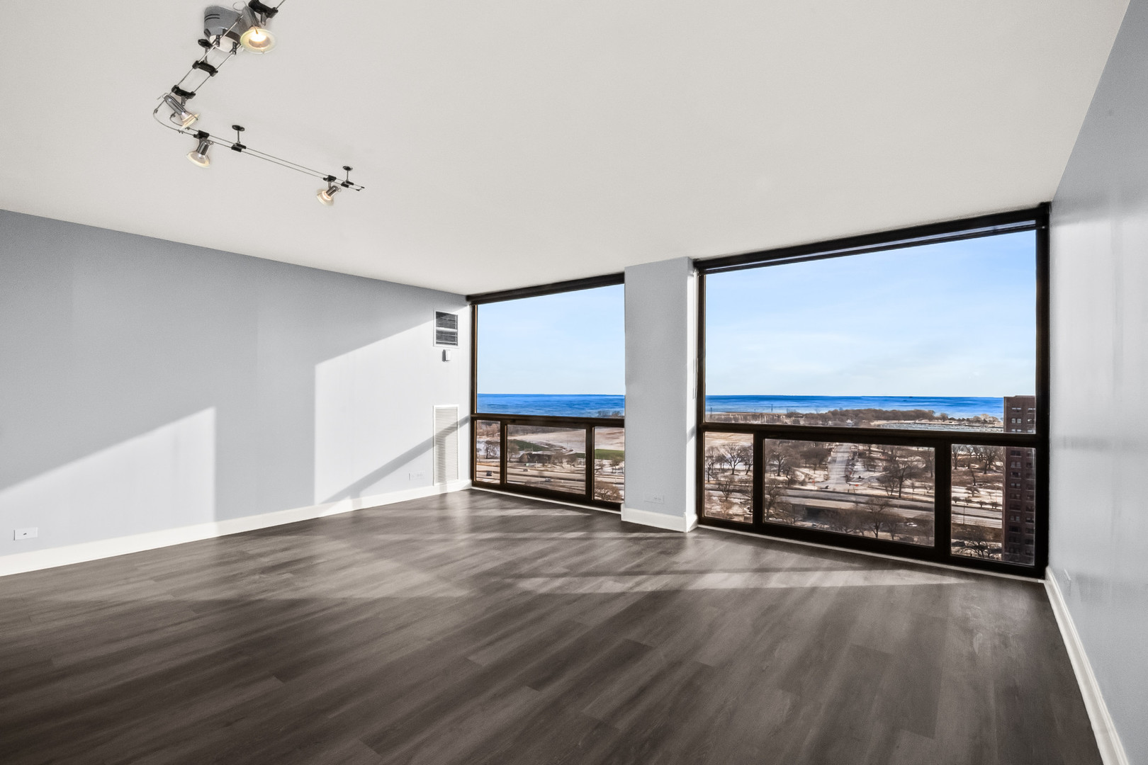 4343 N CLARENDON Avenue Unit: 2012