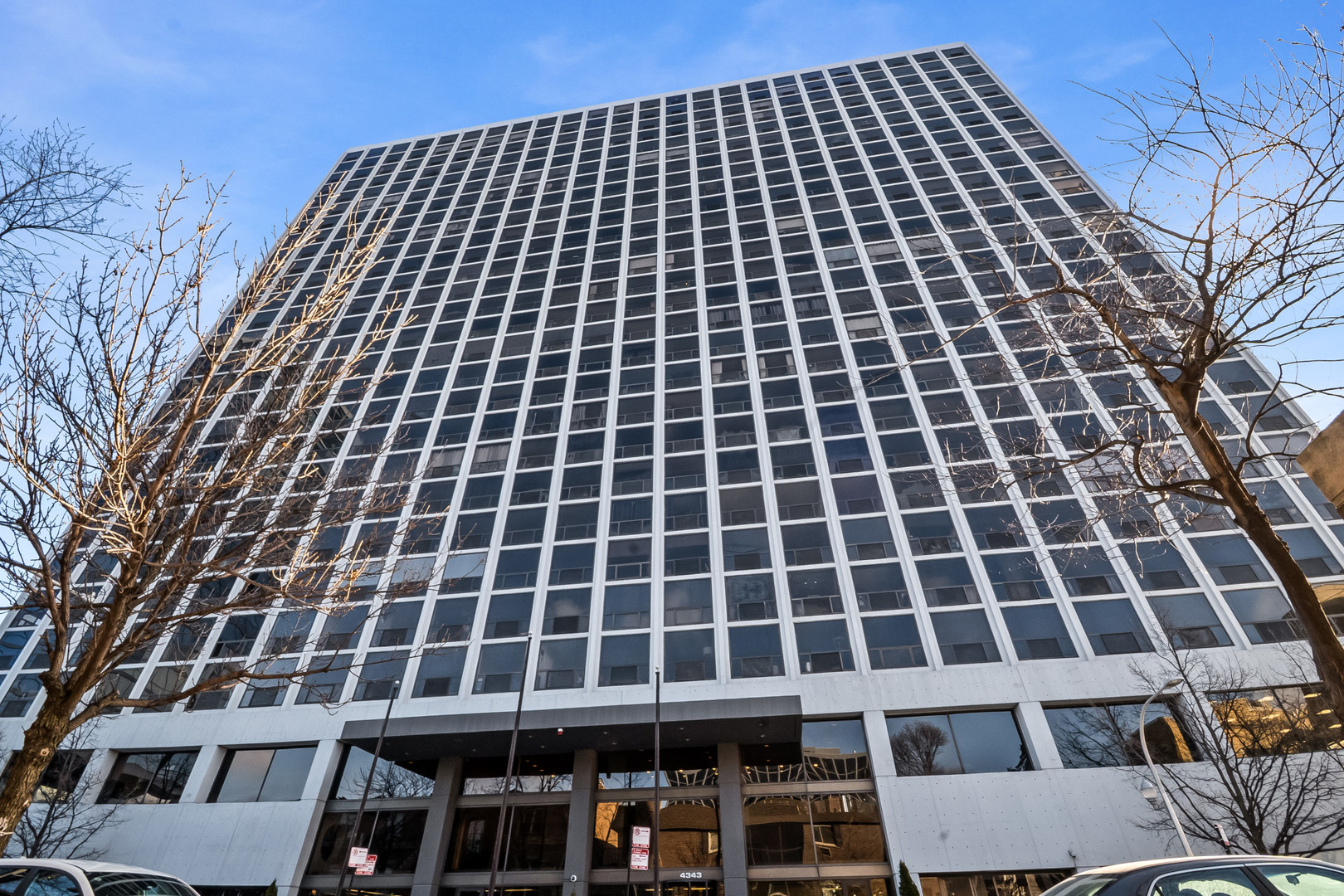 4343 N CLARENDON Avenue Unit: 2012