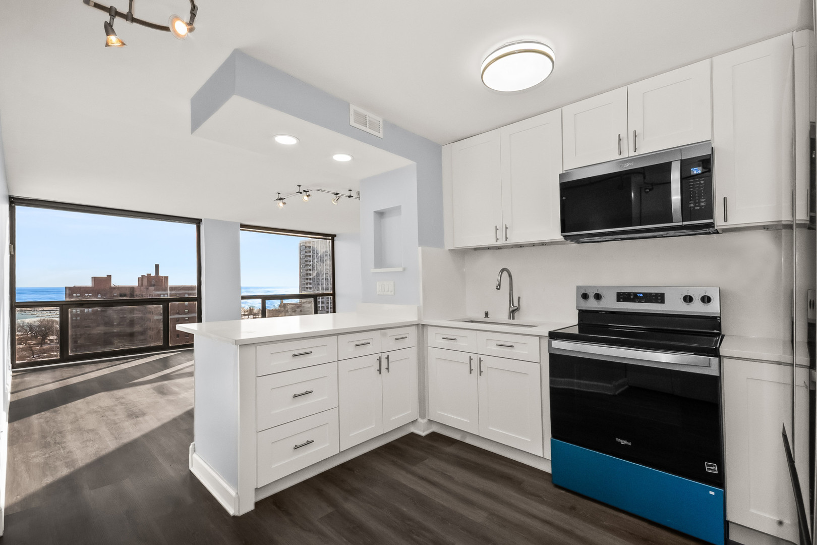 4343 N CLARENDON Avenue Unit: 2012