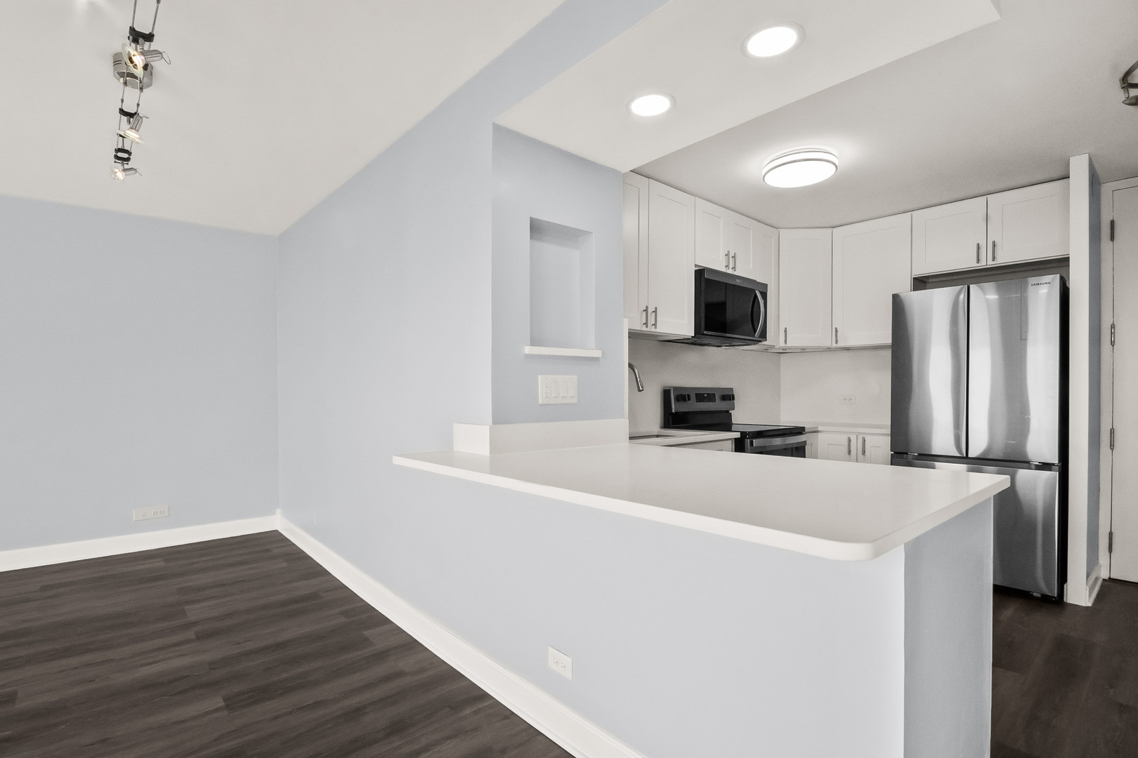 4343 N CLARENDON Avenue Unit: 2012