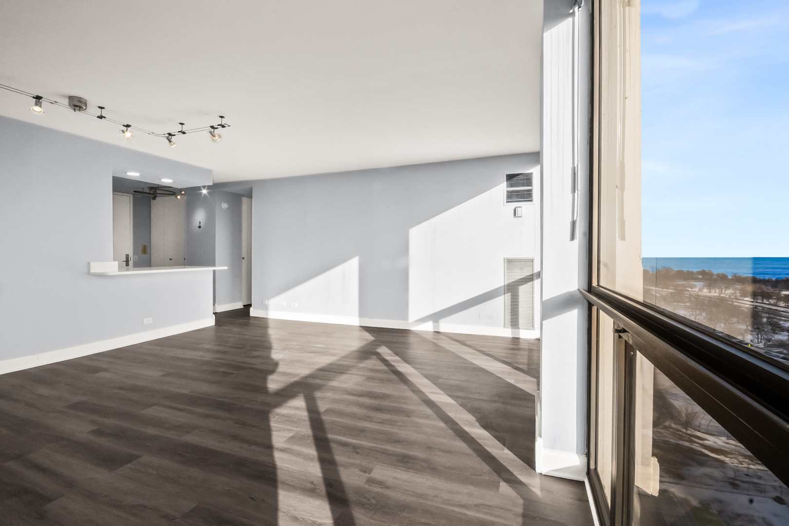 4343 N CLARENDON Avenue Unit: 2012