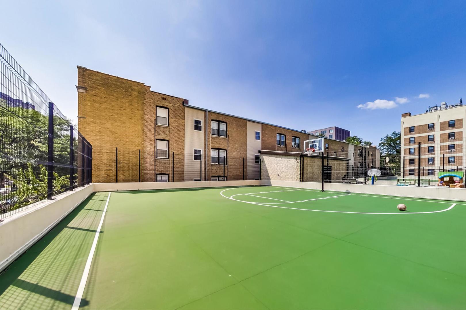 3930 N PINE GROVE Avenue Unit: 1106