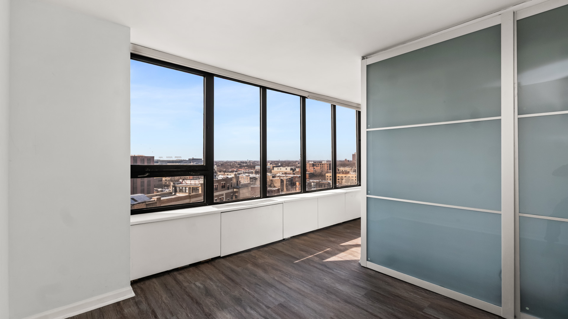 3930 N PINE GROVE Avenue Unit: 1106