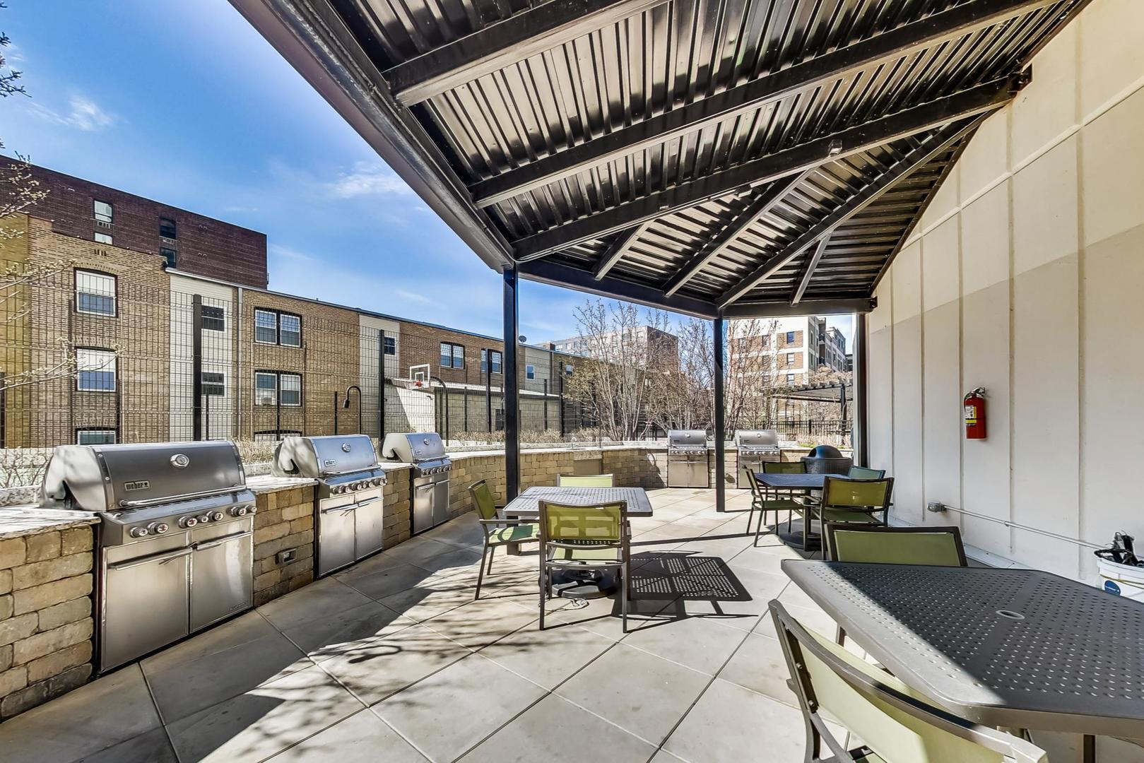 3930 N PINE GROVE Avenue Unit: 1106