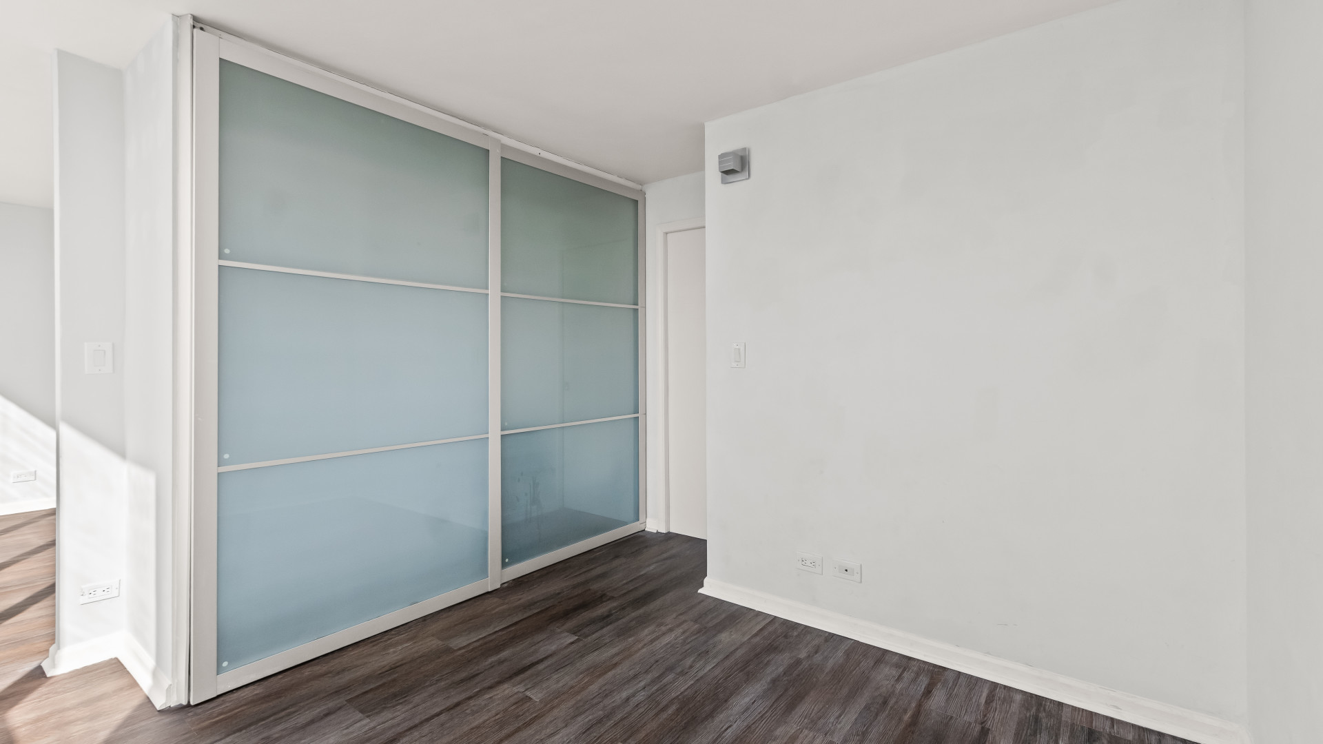 3930 N PINE GROVE Avenue Unit: 1106