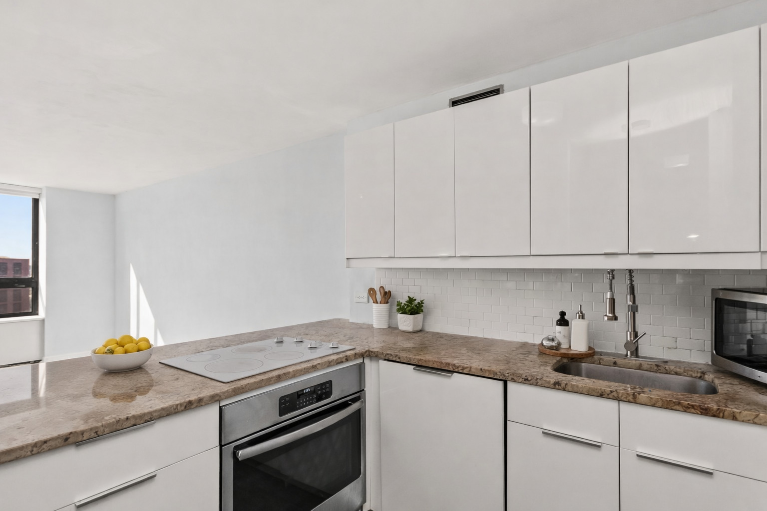 3930 N PINE GROVE Avenue Unit: 1106