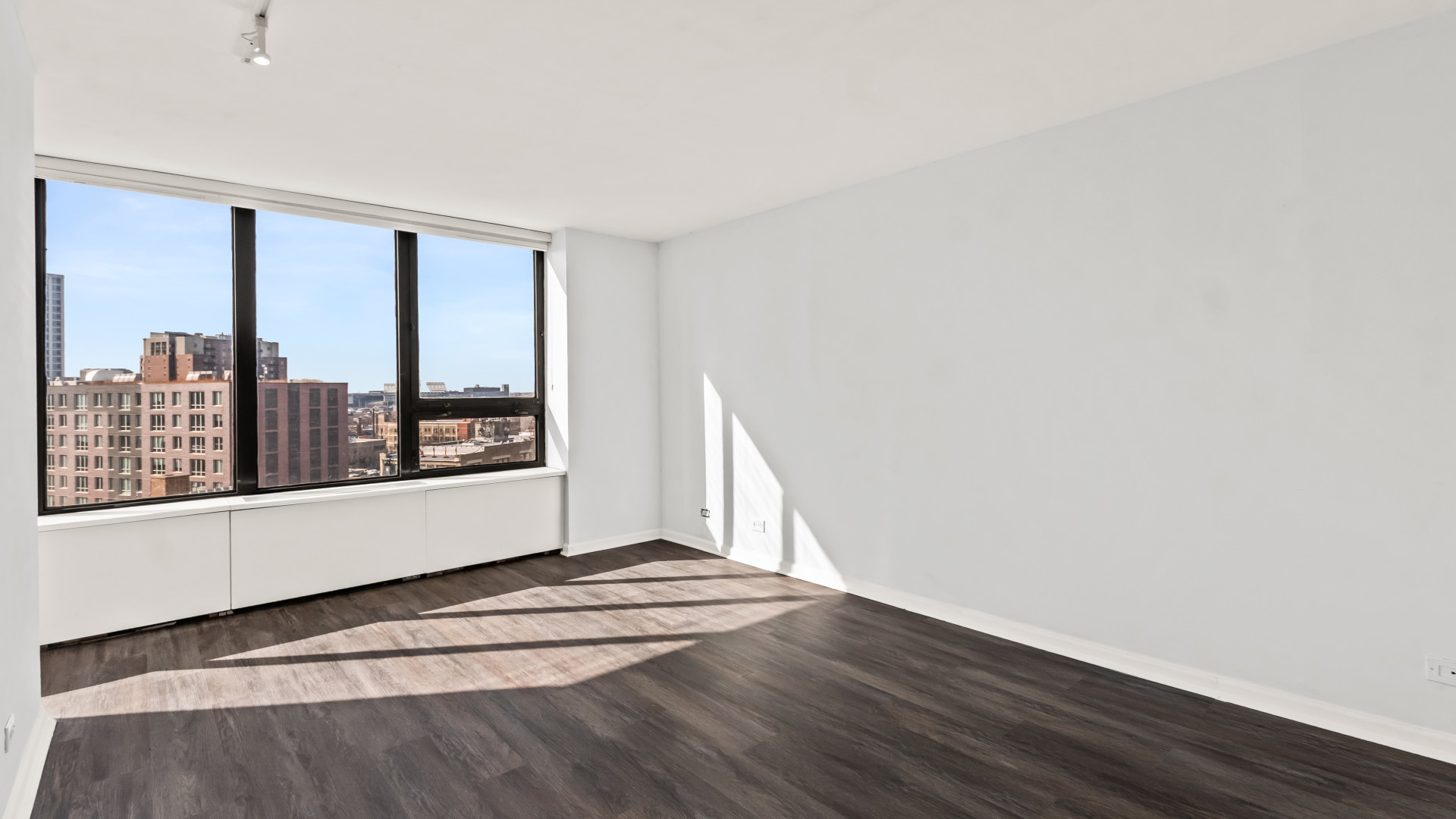 3930 N PINE GROVE Avenue Unit: 1106