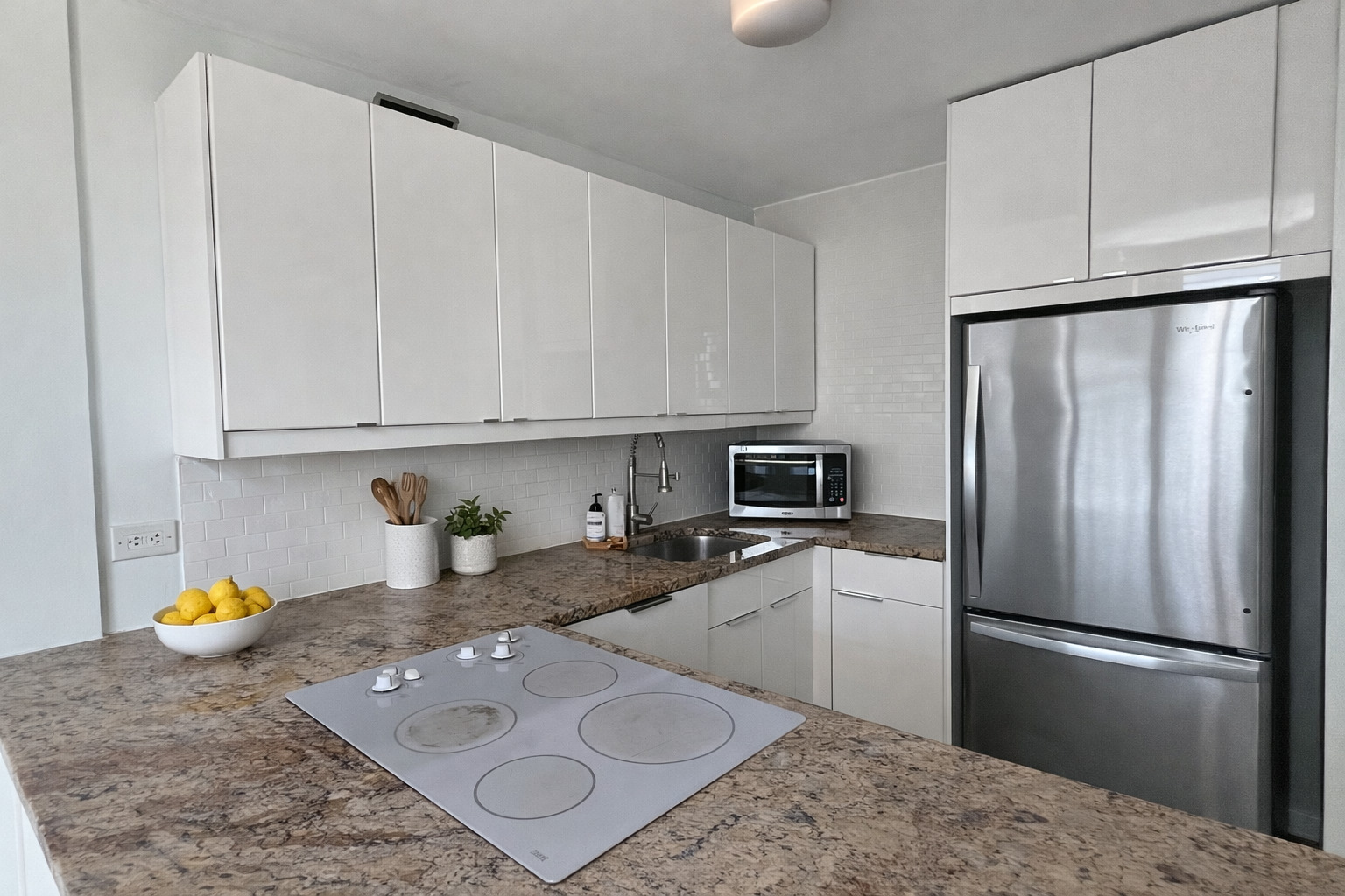 3930 N PINE GROVE Avenue Unit: 1106