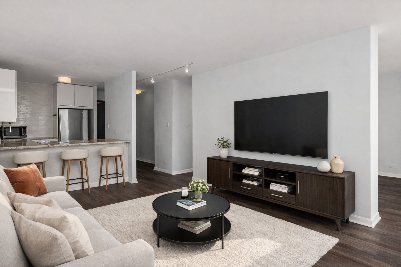 3930 N PINE GROVE Avenue Unit: 1106