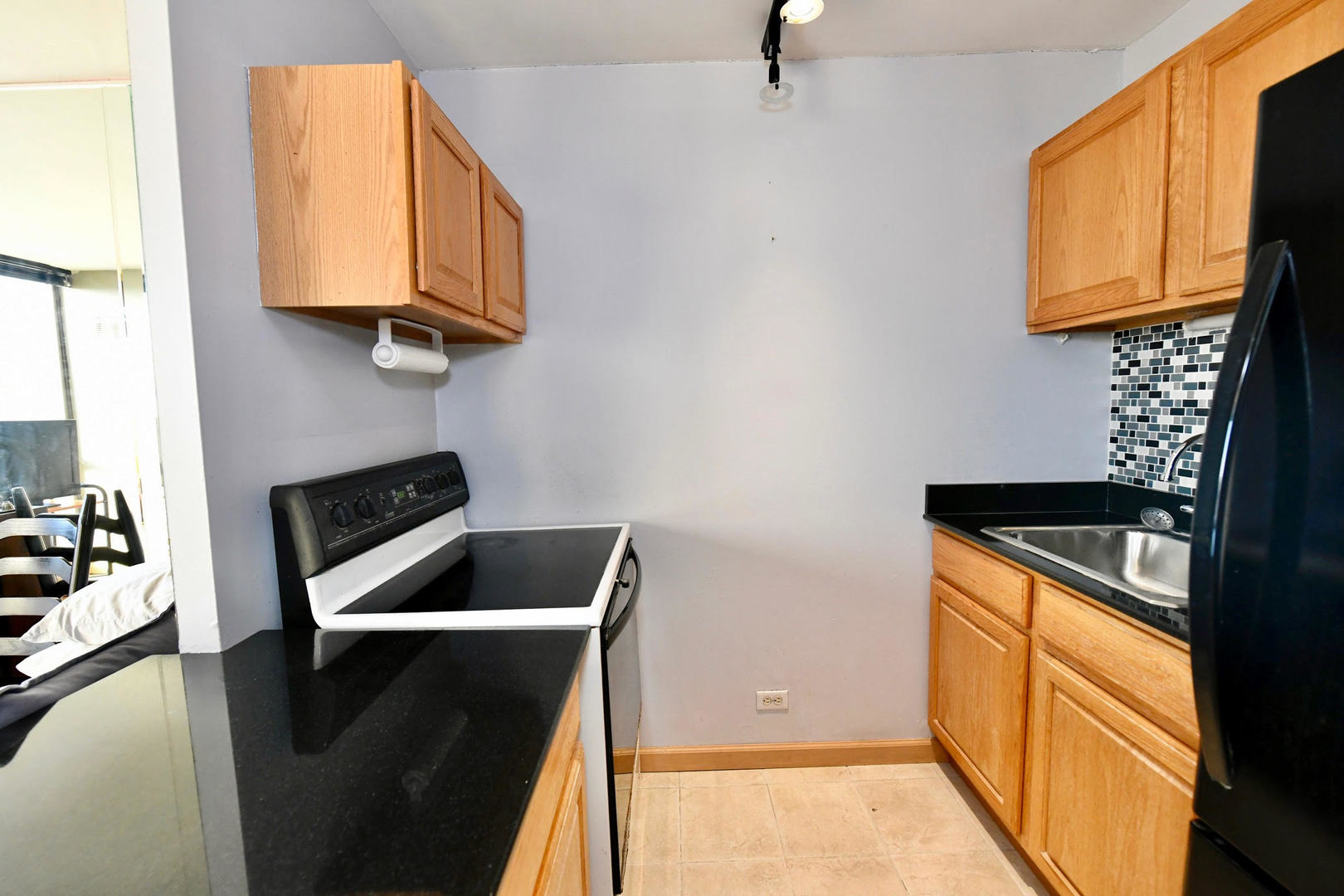 4343 N Clarendon Avenue Unit: 2401