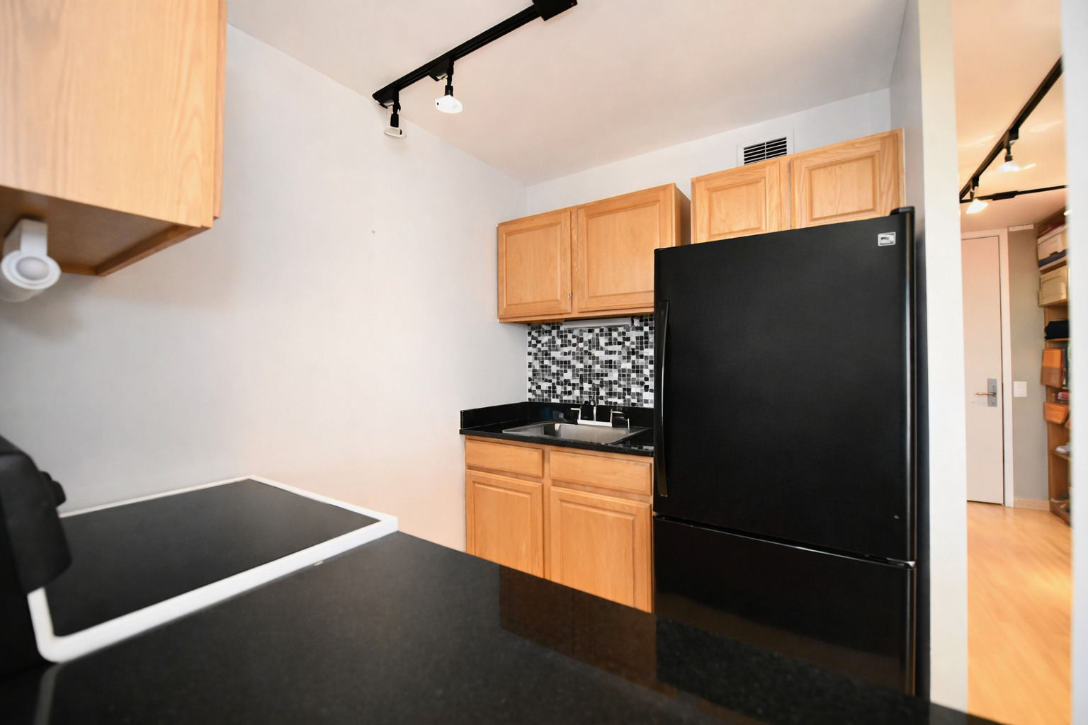 4343 N Clarendon Avenue Unit: 2401