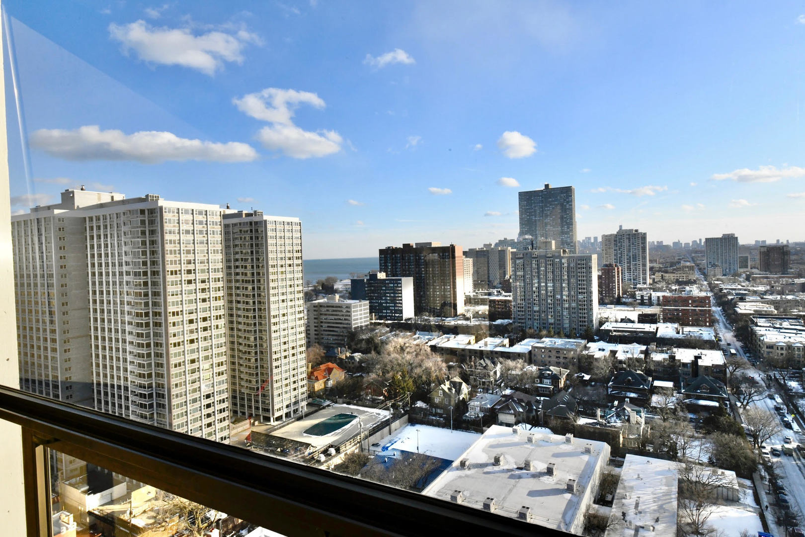 4343 N Clarendon Avenue Unit: 2401