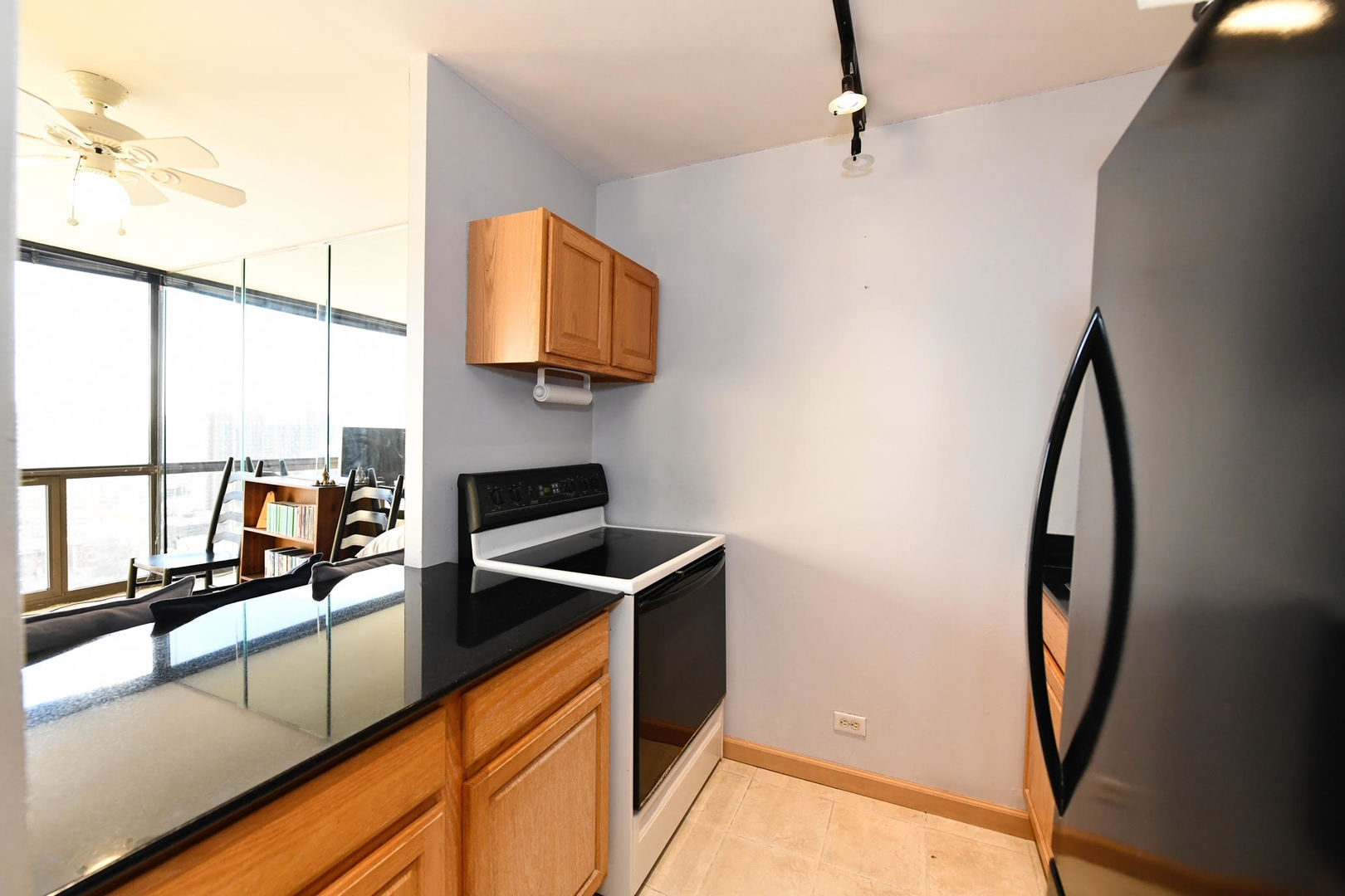 4343 N Clarendon Avenue Unit: 2401