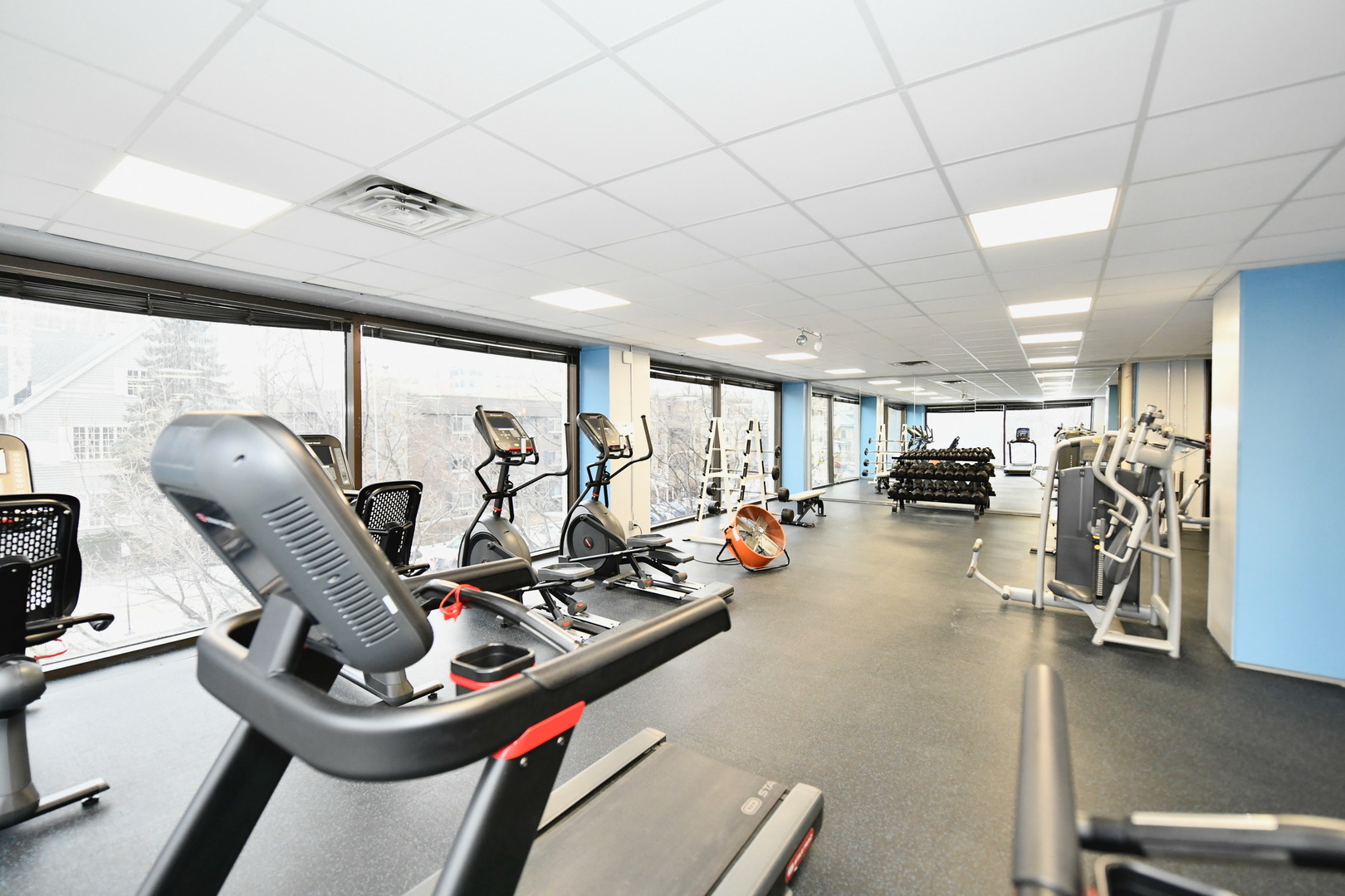 4343 N Clarendon Avenue Unit: 516