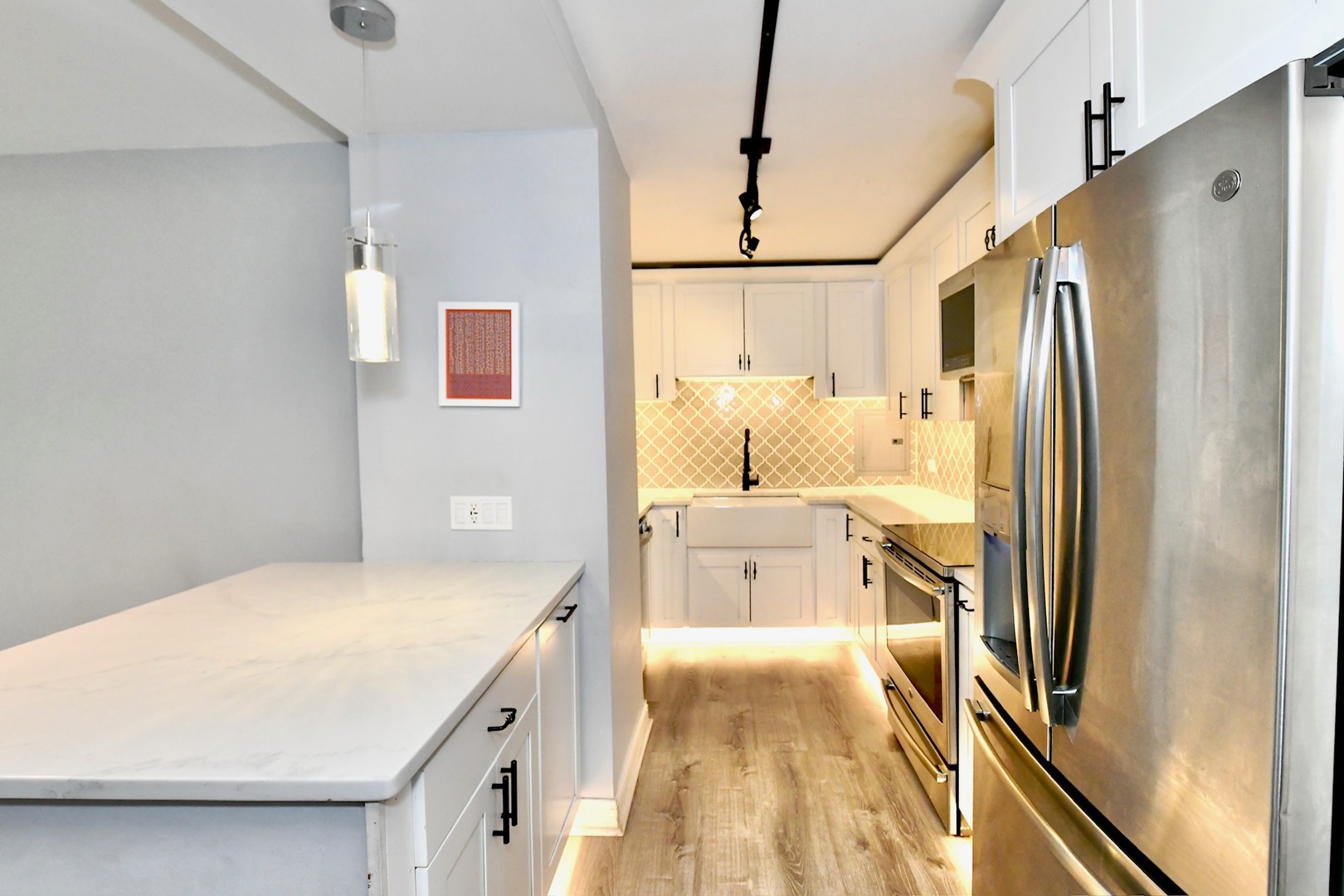 4343 N Clarendon Avenue Unit: 516