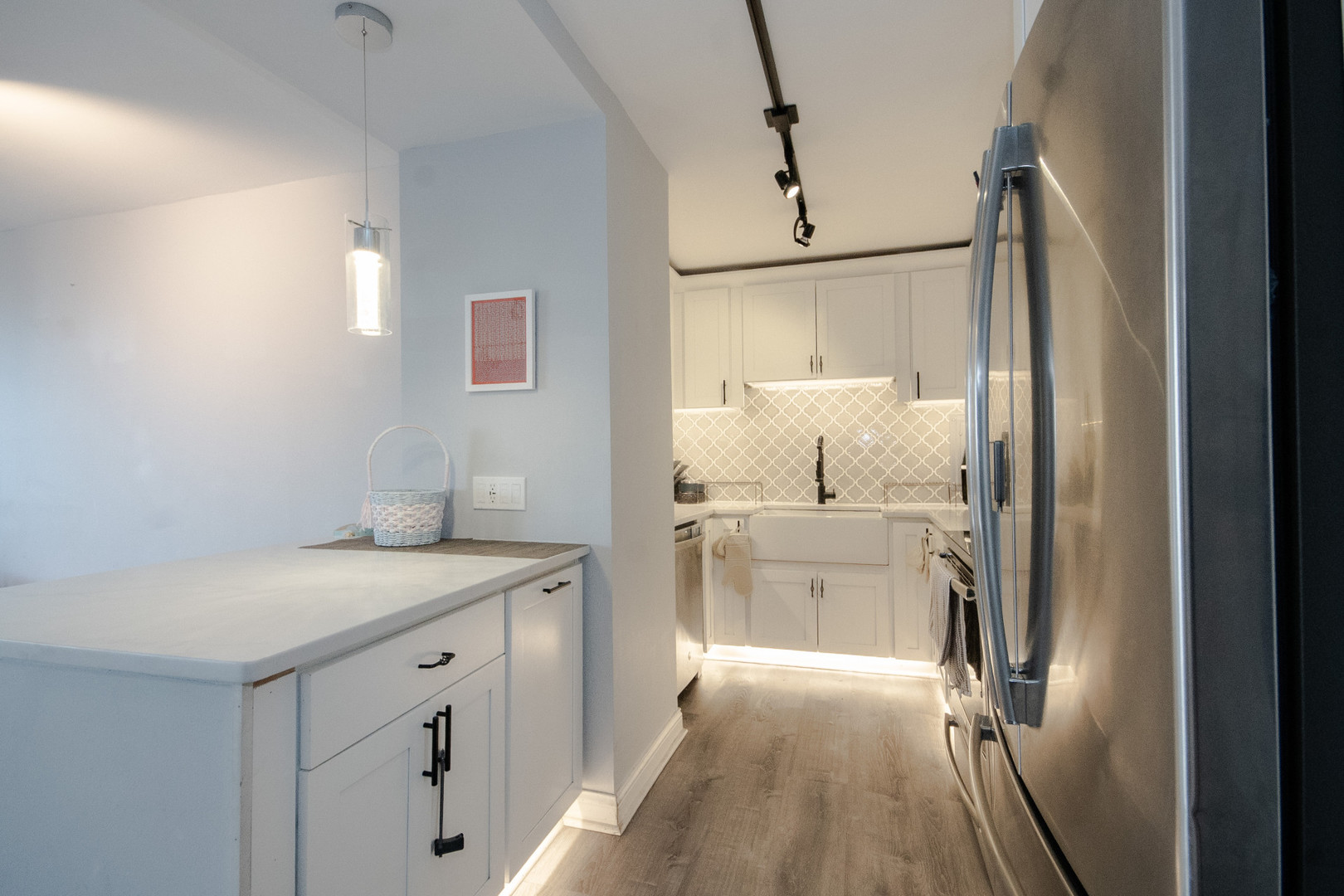 4343 N Clarendon Avenue Unit: 516