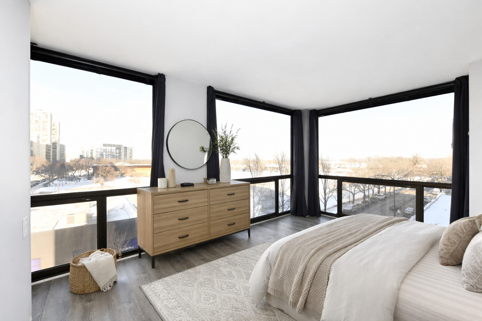 4343 N Clarendon Avenue Unit: 516