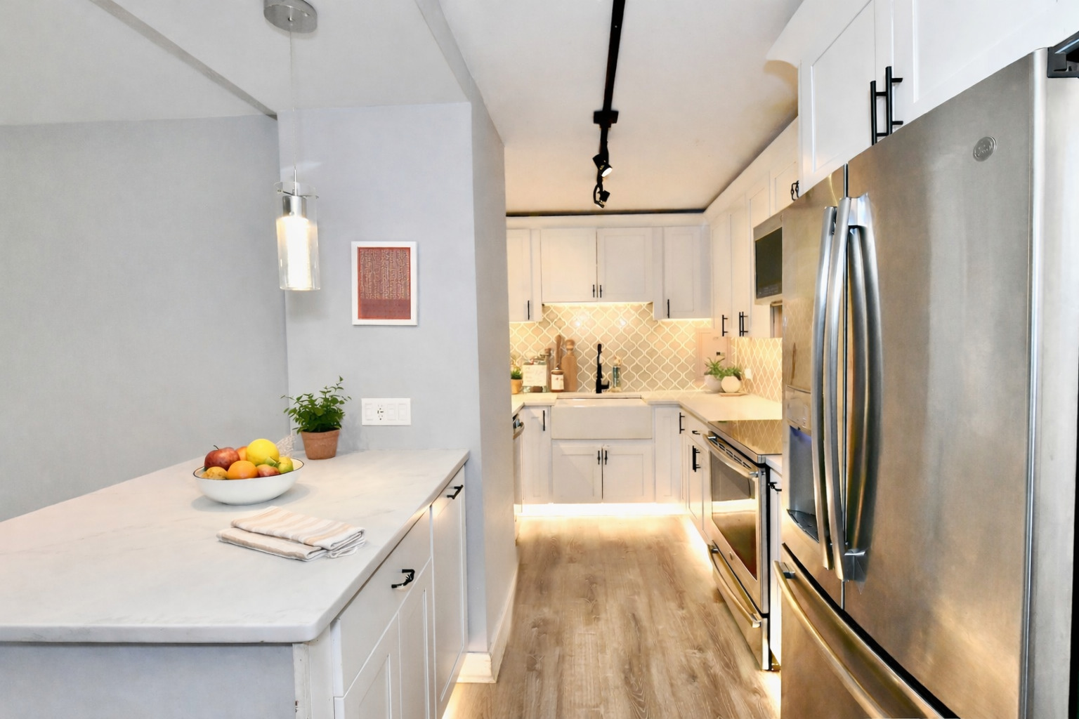 4343 N Clarendon Avenue Unit: 516