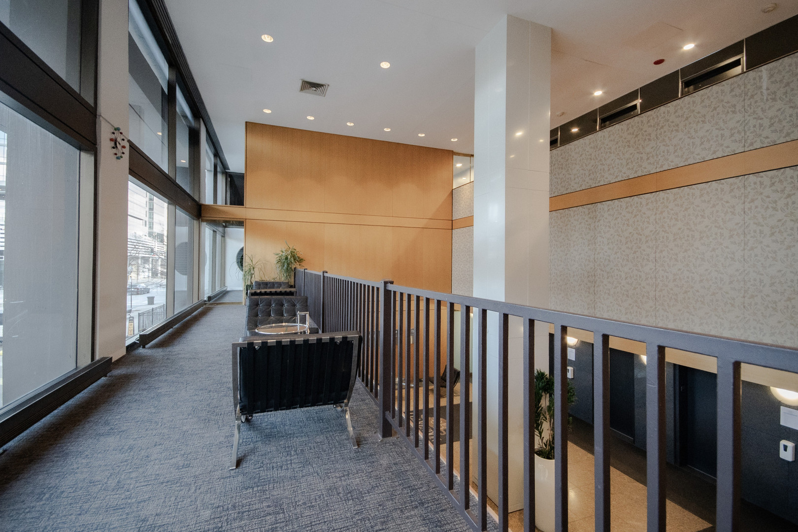 4343 N Clarendon Avenue Unit: 516