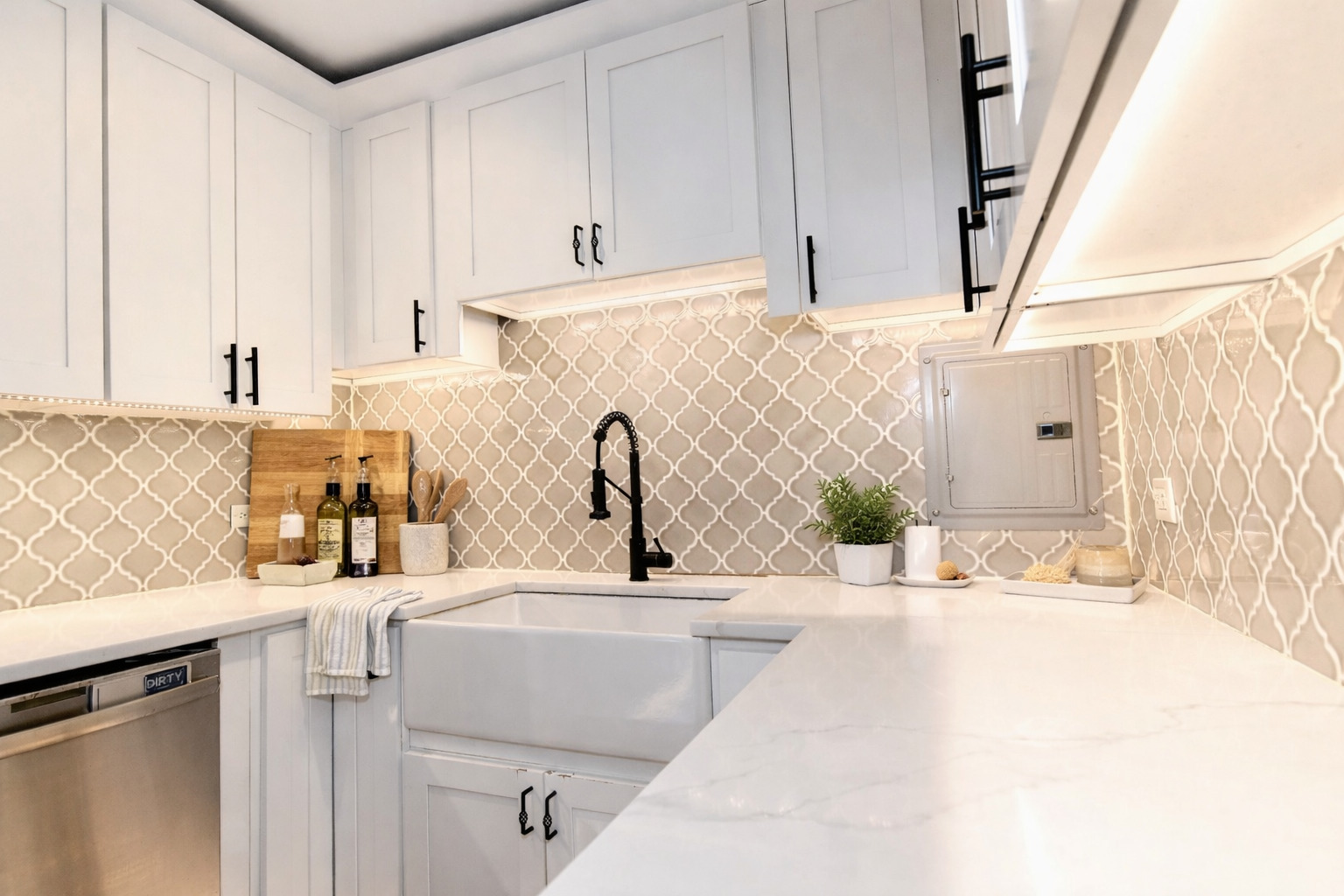 4343 N Clarendon Avenue Unit: 516