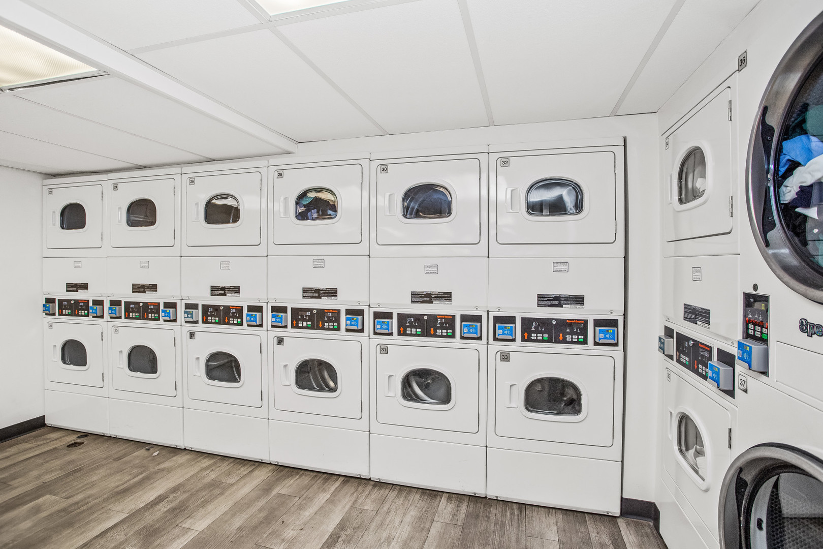 4250 N MARINE Drive Unit: 922