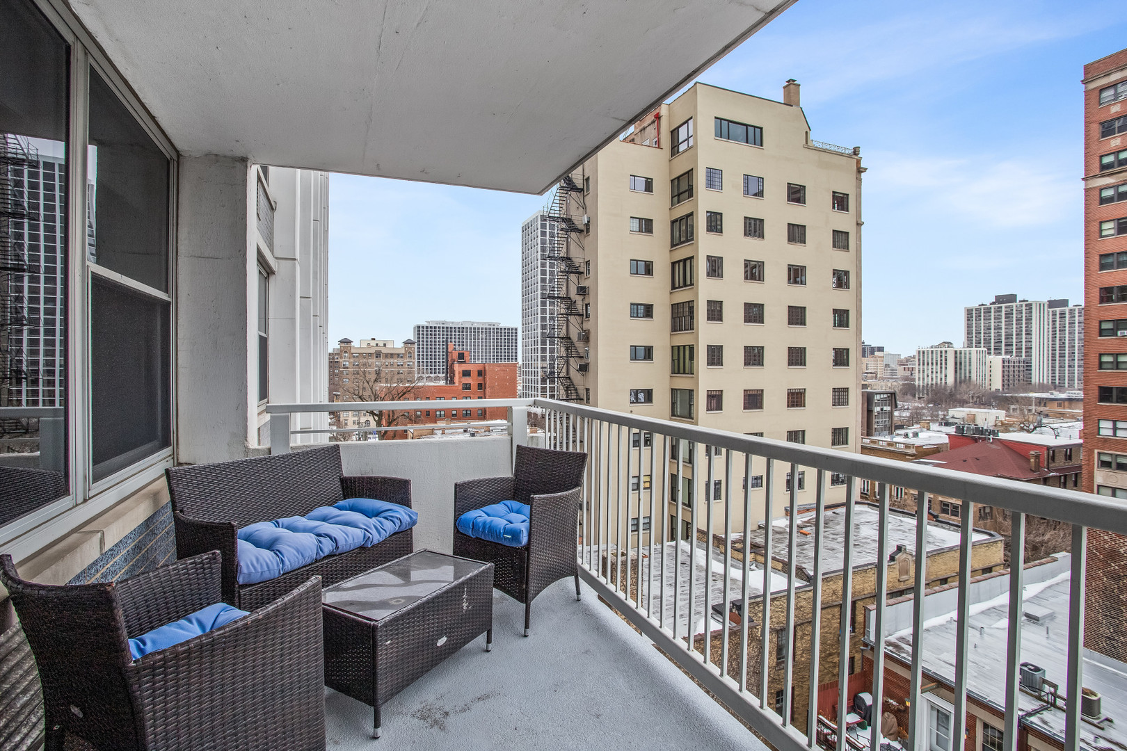 4250 N MARINE Drive Unit: 922