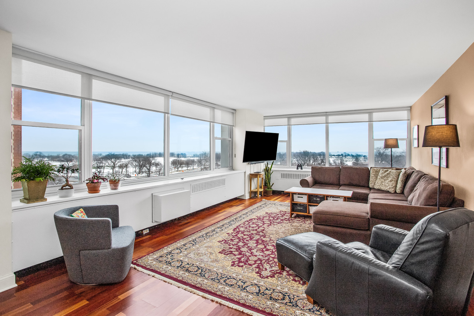 4250 N MARINE Drive Unit: 922