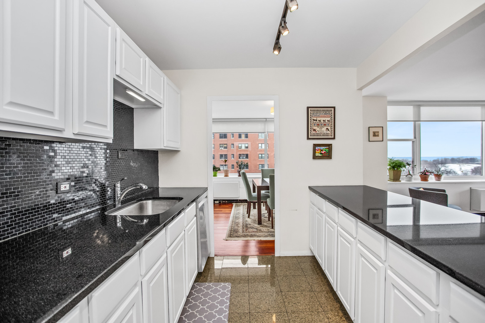 4250 N MARINE Drive Unit: 922