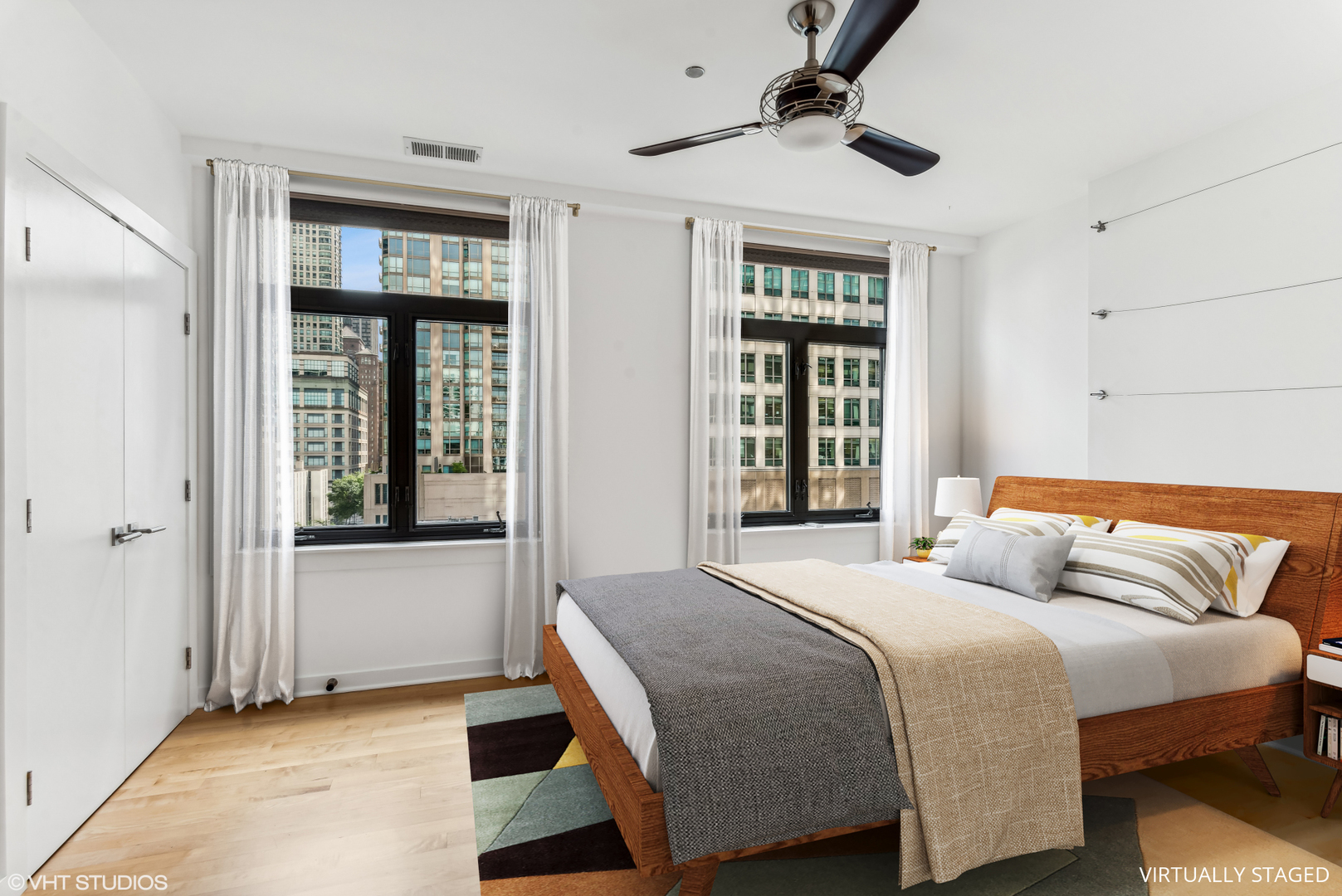 33 W Huron Street Unit: 810