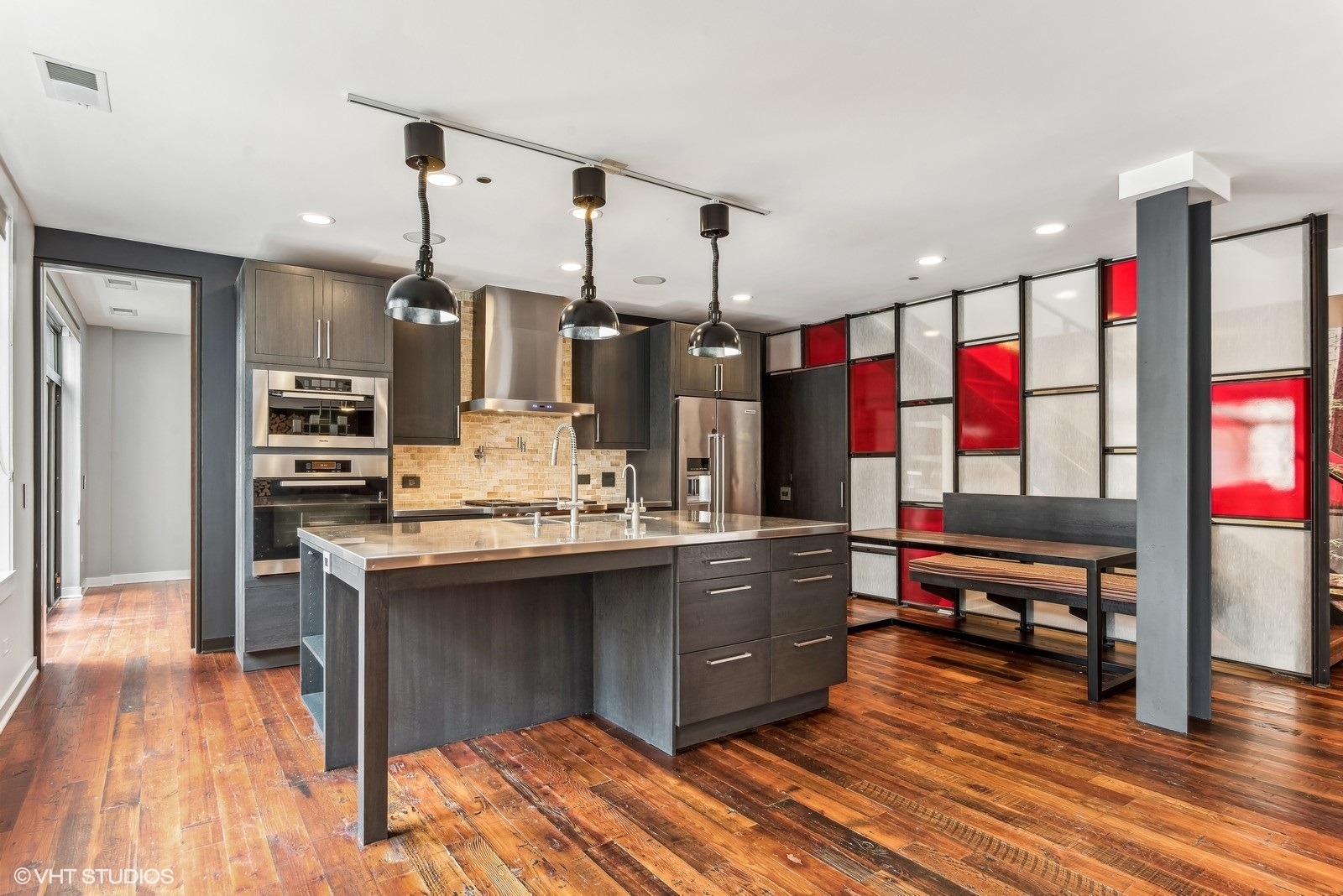 33 W Huron Street Unit: 810