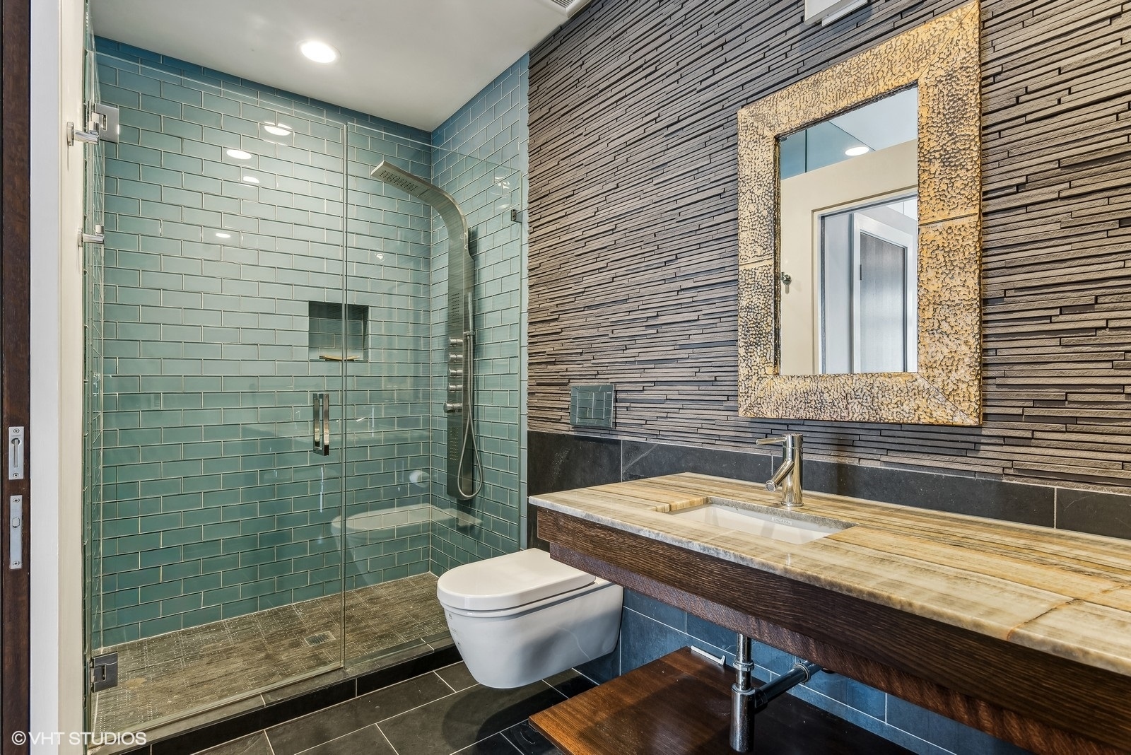 33 W Huron Street Unit: 810