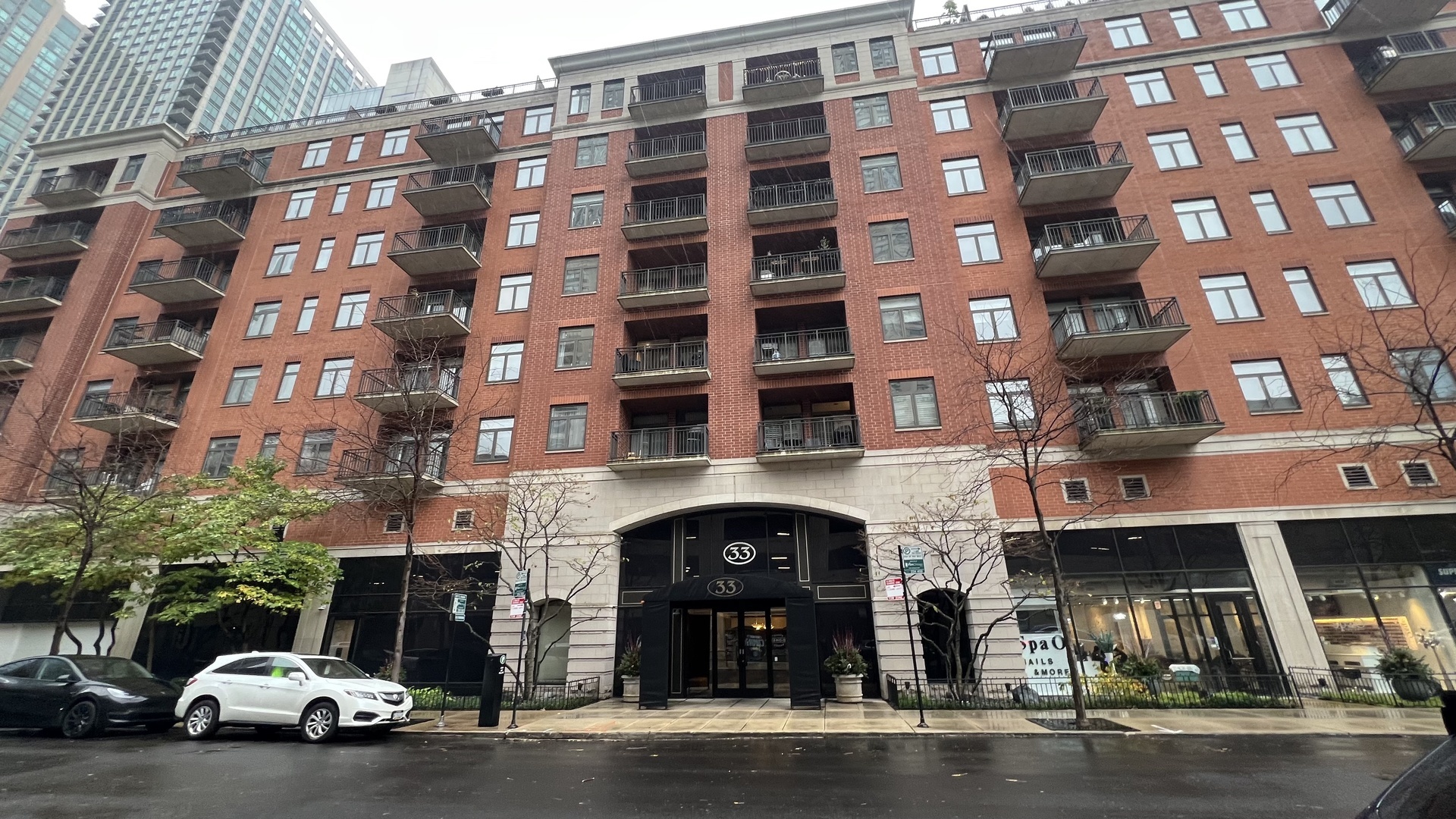 33 W Huron Street Unit: 810