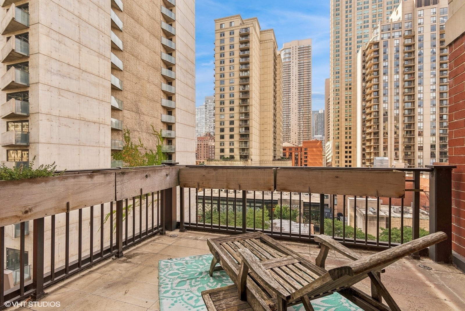 33 W Huron Street Unit: 810