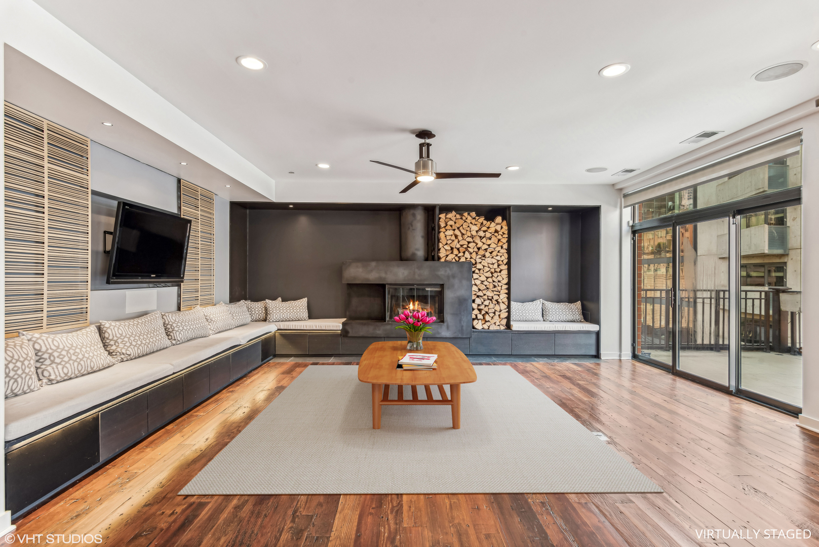 33 W Huron Street Unit: 810