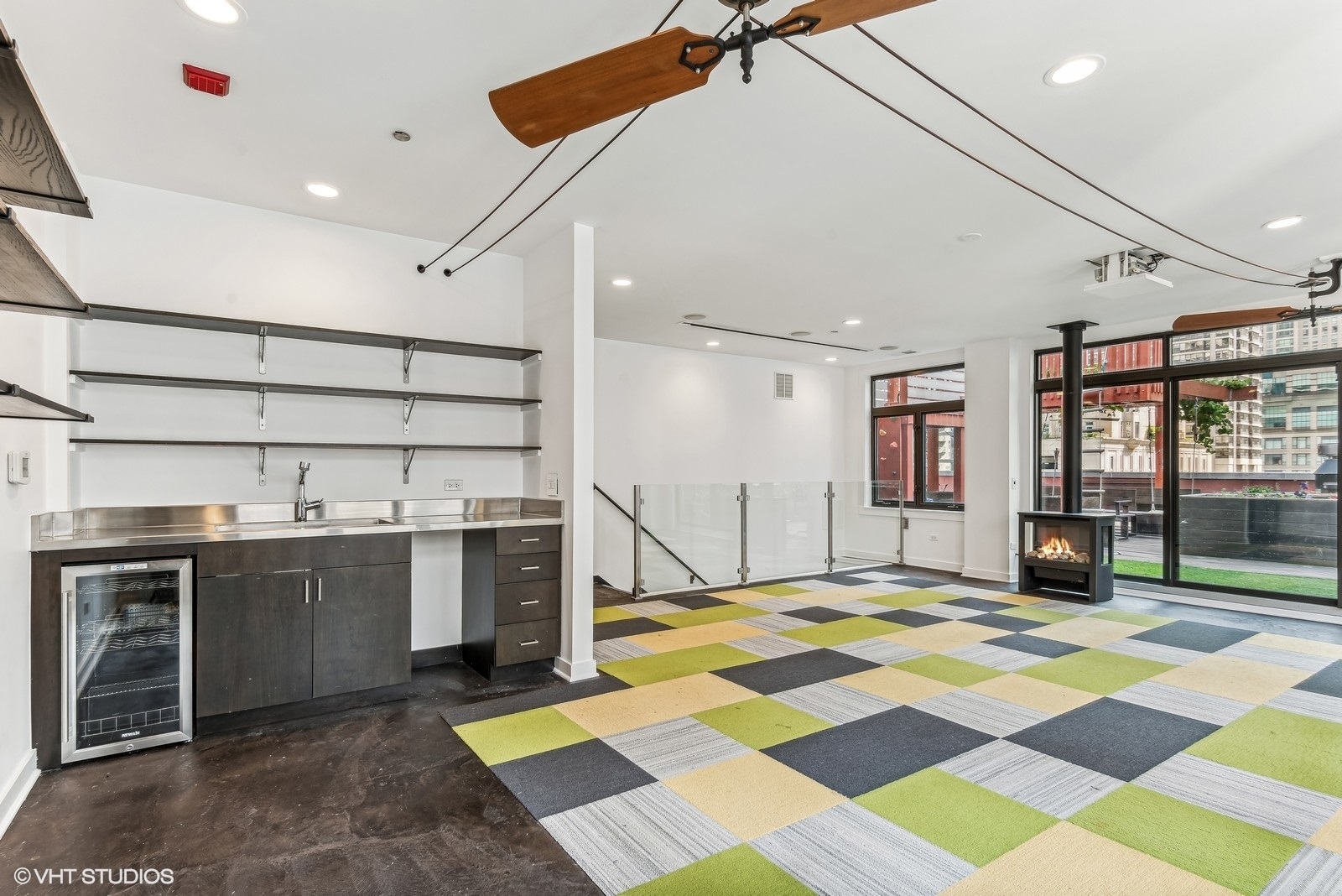 33 W Huron Street Unit: 810